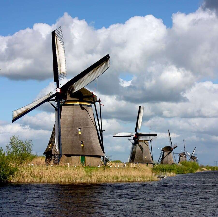 جولة سياحية في طواحين الهواء كيندرديك- Kinderdijk
