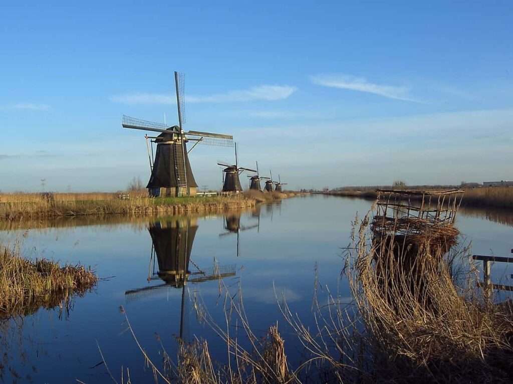 جولة سياحية في طواحين الهواء كيندرديك- Kinderdijk
