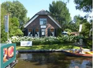 متجر-جلوريا-ماريس-جيثورن-gloria-maris-giethoorn